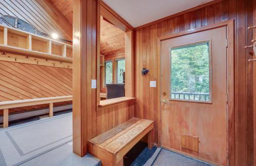 Ski-in Condo with Hot Tub on Burke Mtn Slopes! - Foto 18