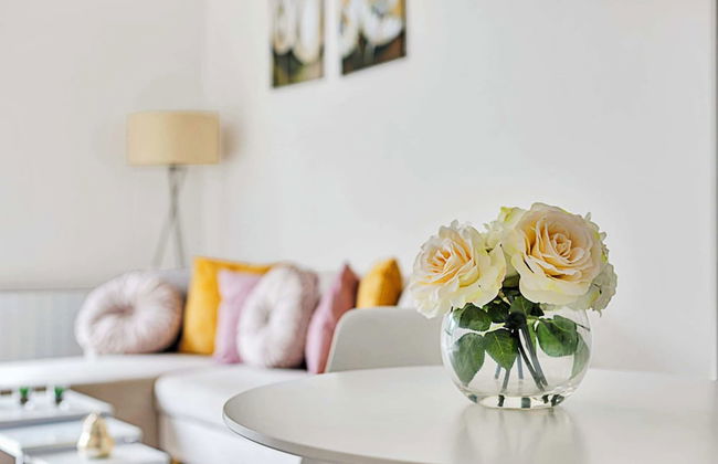 Newly Furnished and Bright Home - Foto 19