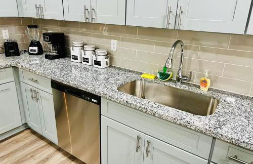 Apt 2 Bedrooms 2 Full Baths FREE Parking & FREE Laundry in Unit - Foto 12