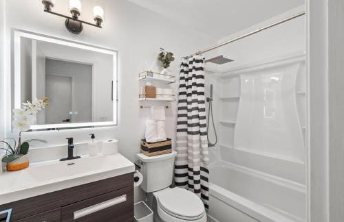 Super Spacious Family Vacation House! - Photo 39