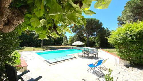 L'échappée du Canal - Piscine - Cheminée - Clim - Parking privé gratuit - 8 personnes - 3 chambres - Parc - Foto 4, Garden, sunbed, Garden view