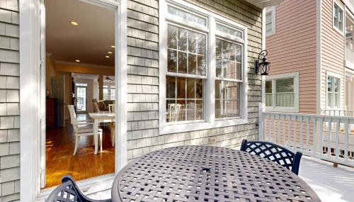 Luxury cottage with pools & multiple decks, 1/2 block to beach - Foto 5