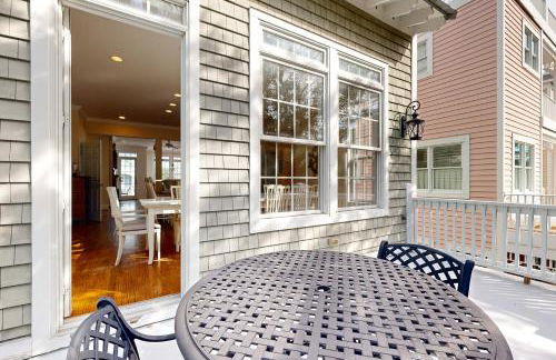 Luxury cottage with pools & multiple decks, 1/2 block to beach - Foto 5