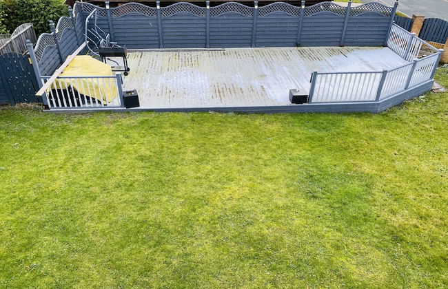 4-bed House With Private Garden in Barnsley! - Photo 32