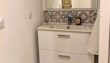 Logement neuf et climatisé, au coeur du village - Foto 5