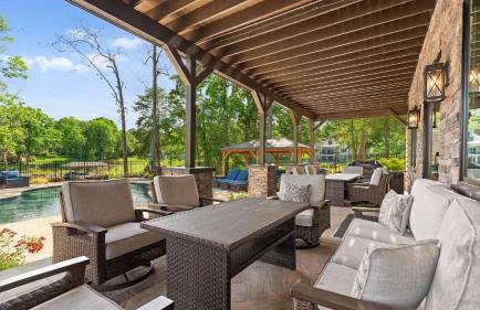 Black Bear Lodge by Avantstay Lakefront, Dock, Pool, Theater Sleeps 20+ - Foto 22