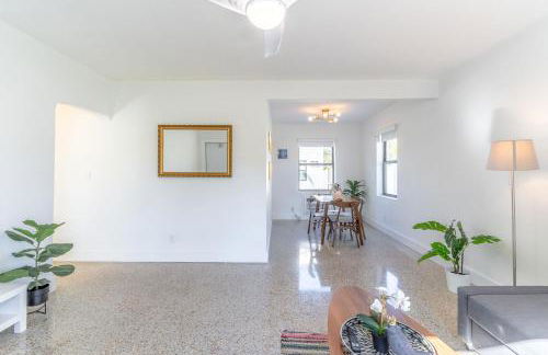 Renovated Apts with Kitchen, Fast WiFi, Smart TV, Roku & Pool Onsite 4 mi to Surfside Beach - Foto 25