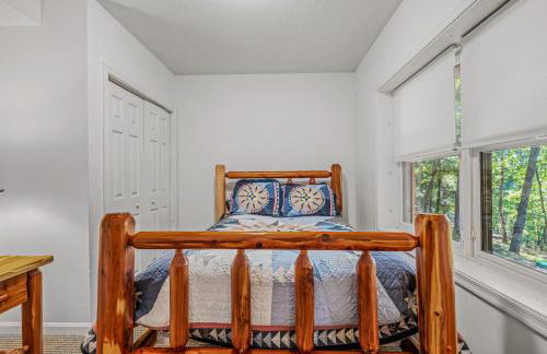 Almost Heaven - Grill, 2 King Beds, Wifi, Deck, Pool Access, Hiking, Wood Stove, Family Friendly - Foto 31