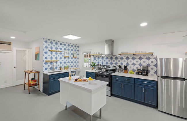 Fable by Avantstay 2 Unique Spaces, w/ Bowling, Hot Tub, Fire Pit, Large Yard - Photo 12