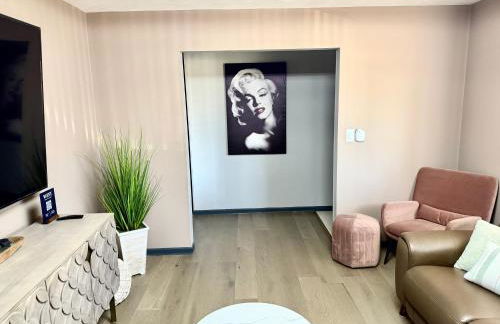 Delightful 3 Bd Home with King size bed, hot tub, playground! - Foto 9