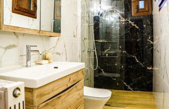 Four lakes luxury suites - Photo 16