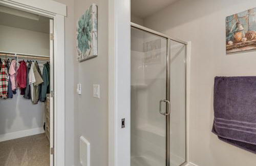 Columbia River Views Spacious Hammond Getaway! - Photo 23