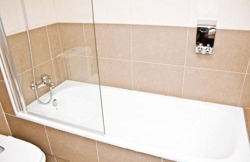 Urban Manesa city center apartment with private patio - Foto 26