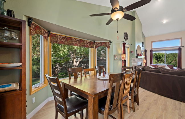 Parkside Gardens | Shady Private Yard W/ Hot Tub! - Foto 25