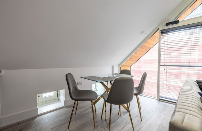 Impeccable 2-bed Apartment in Camberley - Foto 12