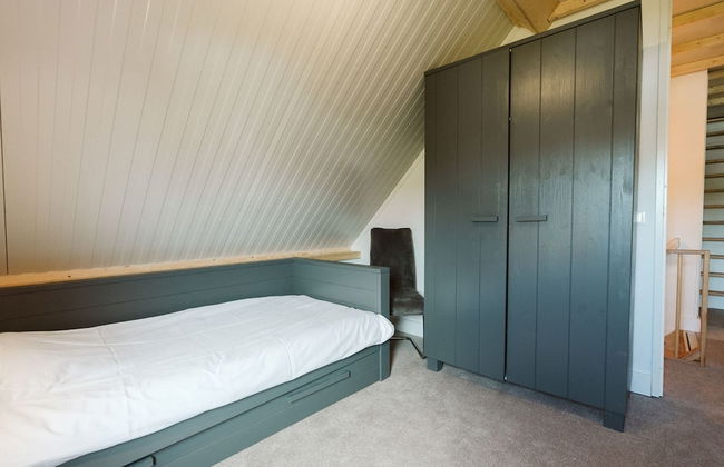 Large, Elegantly Furnished Holiday Home With Lots of Privacy on a Family Park - Foto 9