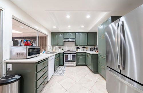 Elegant Retreat w/ Game room in Heart of OC - Foto 3