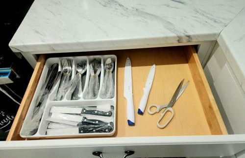 Cozy 2BR in Newark for Families, Work & Long Stays - Photo 32