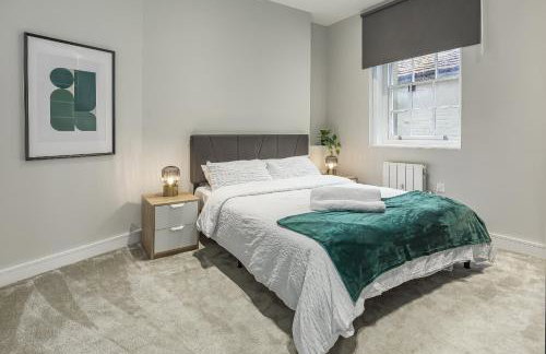 Bright 1 bedroom apartments near Farnham Castle - Photo 2