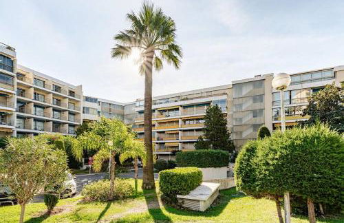 Luxury Apartment with Sea View and Private Beach Access - Photo 20