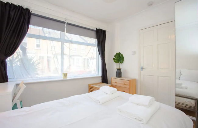 Stylish 4BD House With Private Garden - Stratford - Foto 5