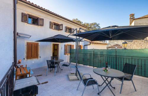 Modernes Apartment mit Panoramablick, Pool - inmitten von historischem Zentrum - Photo 31