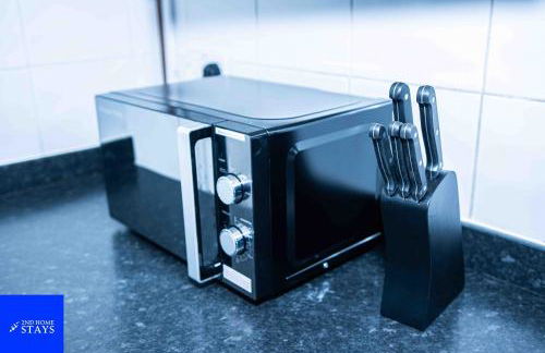 2ndHomeStays-Walsall- A Charming 3-Bed Home with Landscape View - Suitable for Contractors and Families -Large Parking for 3 Vans - Sleeps 7- 7 mins to J10 M6 and 21 mins to Birmingham - Foto 22