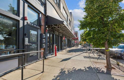 Rustic-Industrial Loft with Courthouse Views apts - Photo 7