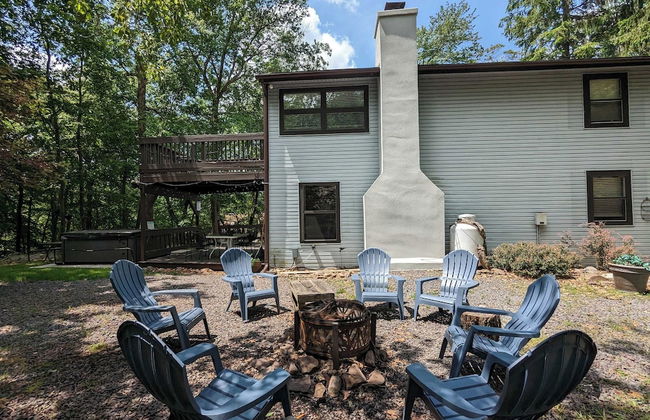 Harmony Cottage by Avantstay Lake Access, Hot Tub, Fire Pit, & Game Room - Foto 2