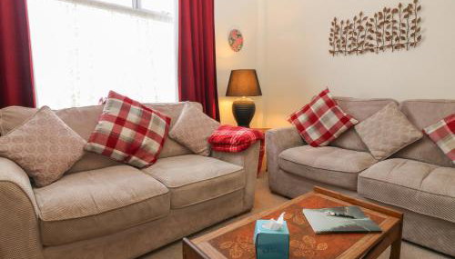 Thain House - Photo 5