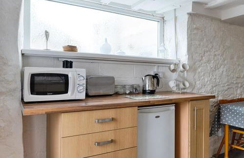 1 Bed Home - Parking - Great for Contractors - Foto 11