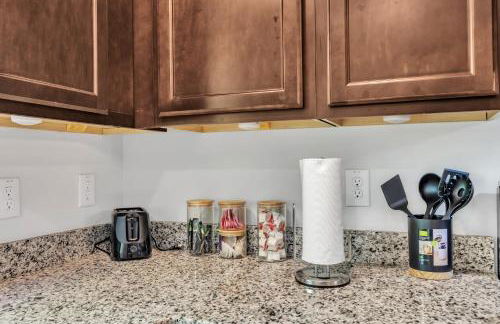 4BR Townhouse King Bed 2-Story Near NC State - Foto 15