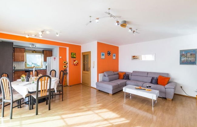 Spacious Holiday Home With Pool and Hot Tub in Kastel Stari - Foto 10