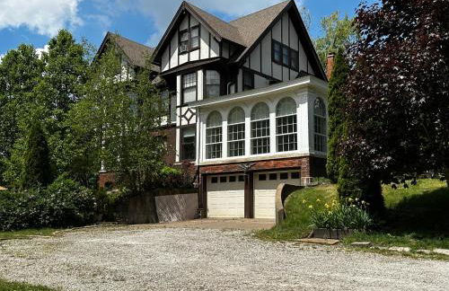 Historic Tudor with River Views & Fun Gaming Room - Foto 57