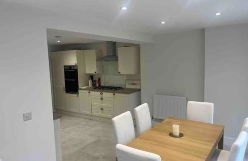 Coastal cottage on a bridle path in Lilliput- Sandbanks - Photo 3