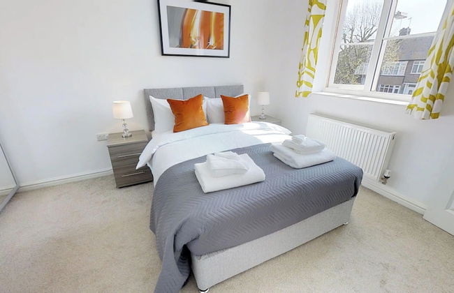 Stayzo Cole Green Lane - Free Parking - Foto 11