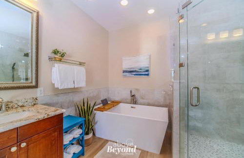 Blue Hues & Lake Views - Foto 36