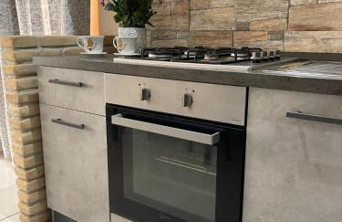 THE YELLOW HOUSE - Photo 4