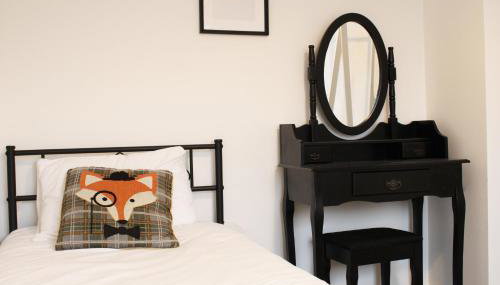 Abingdon - Private Flat with Garden & Parking 02 - Foto 4, wardrobe