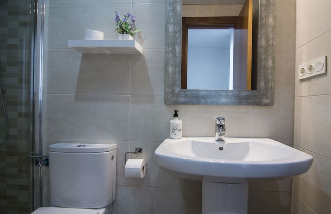 EnjoyGranada LUJO Piscina y Parking - Foto 26