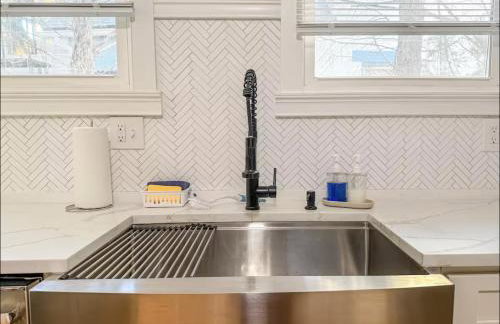 Spacious Home Downtown - Children's Hospital, Pets - Foto 18