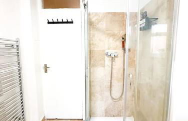 Oasis split level flat in Zone 1 - Photo 13