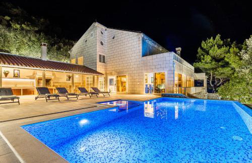 Villa Ragusea With a Private Beach - Photo 21