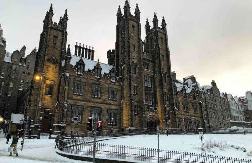 Modern 2 bedroom apartment in City Centre - Photo 43