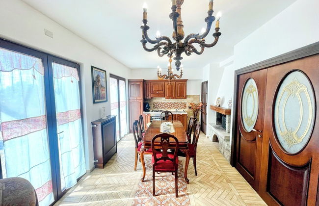 Pool, Jacuzzi and Events Room - Charming Villa in Umbria - Sleeps 24 - Lake View - Foto 36