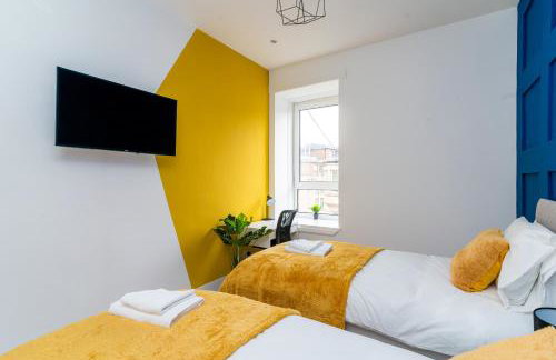 Cheerful 2 Bedroom Homely Apartment, Sleeps 4 Guest Comfy, 3x Double Bed, Parking, Free WiFi, Suitable For Business, Leisure Guest,Glasgow, Glasgow West End, Near City Centre, Perfect For Common Wealth Games 2026 - Foto 24