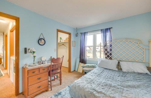 Walk to Crooked Lake Beach and Dtwn! Home with Patio - Foto 24