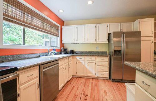 Sunlit contemporary Bellevue Home w a Lush Garden - Foto 12