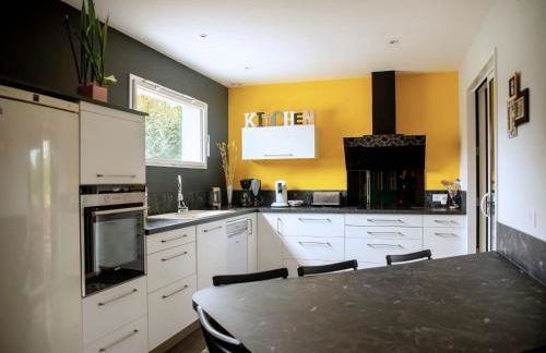 Grand Gîte Le Saule en Scie - 3 étoiles - Spa chauffé, 12 à 14 pers, jardin clos, 30 mn PuyduFou - Foto 7