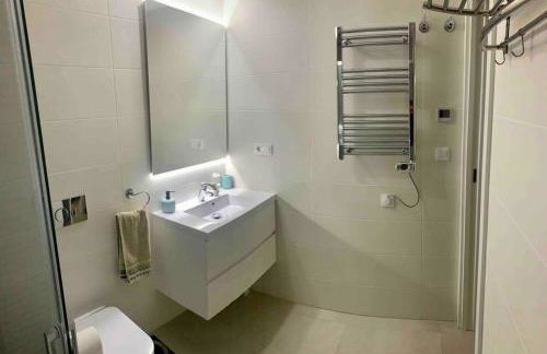 Penthouse 2-Rooms with Private Jacuzzi in the Solarium - Photo 8